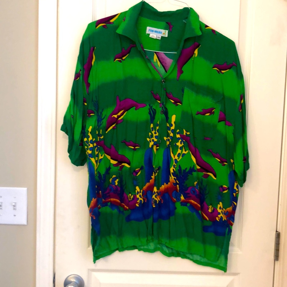 🐟 Men’s super fun 100% rayon button down shirt bright colors😎